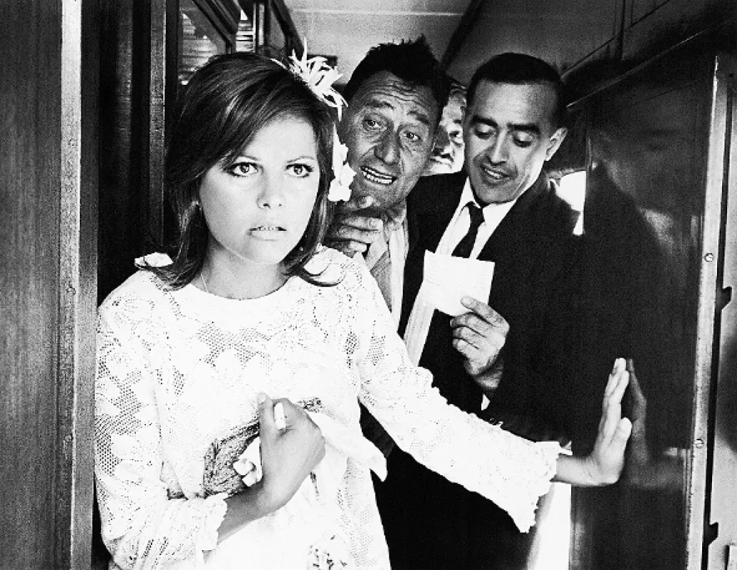 Pekný, charakterný Talian v Austrálii hľadá krajanku za účelom sobáša (Bello, onesto emigrato Australia sposerebbe compaesana illibata), 1971 - fotogaléria