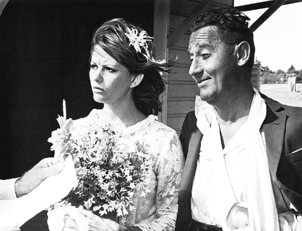 Pekný, charakterný Talian v Austrálii hľadá krajanku za účelom sobáša (Bello, onesto emigrato Australia sposerebbe compaesana illibata), 1971 - fotogaléria