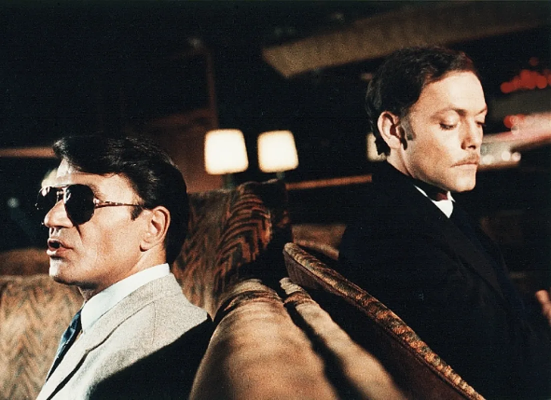 Tisíc miliárd dolárov (Mille milliards de dollars), 1982 - fotogaléria