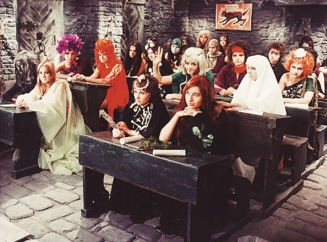 Dívka na koštěti, 1972 - fotogaléria