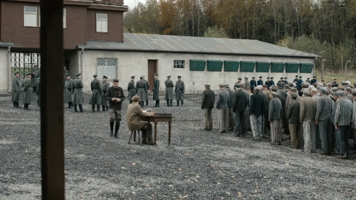 Nahý mezi vlky (Nackt unter Wölfen), 2015 - fotogaléria