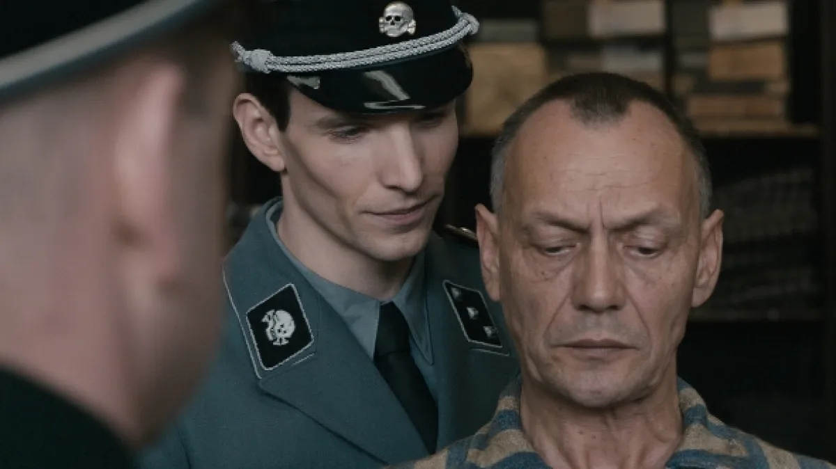 Nahý mezi vlky (Nackt unter Wölfen), 2015 - fotogaléria
