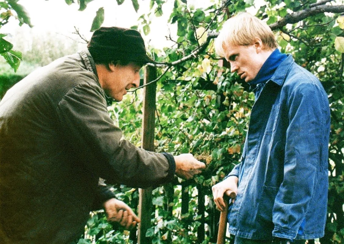 Otec neznámý aneb cesta do hlubin duše výstrojního náčelníka, 2001 - fotogaléria