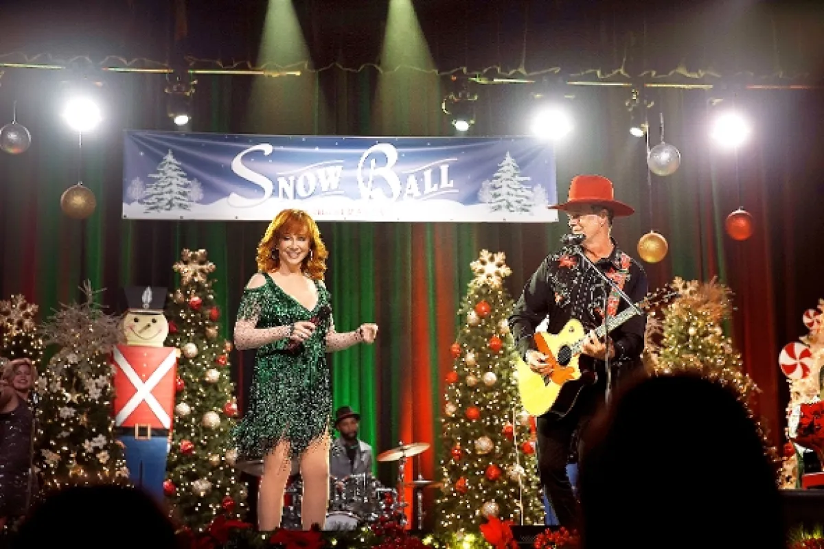 Melódia Vianoc (Reba McEntire's Christmas in Tune), 2021 - fotogaléria