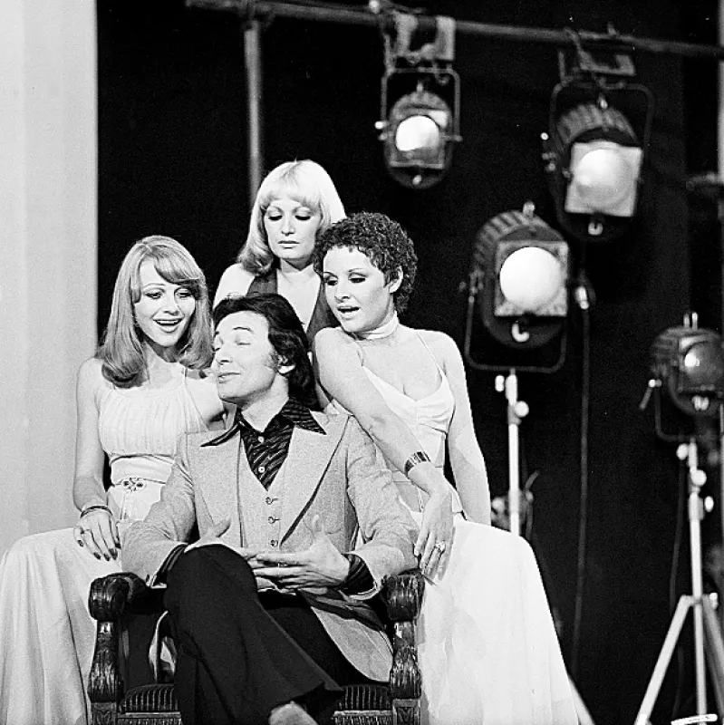 Spieva Karel Gott, 1967 - fotogaléria