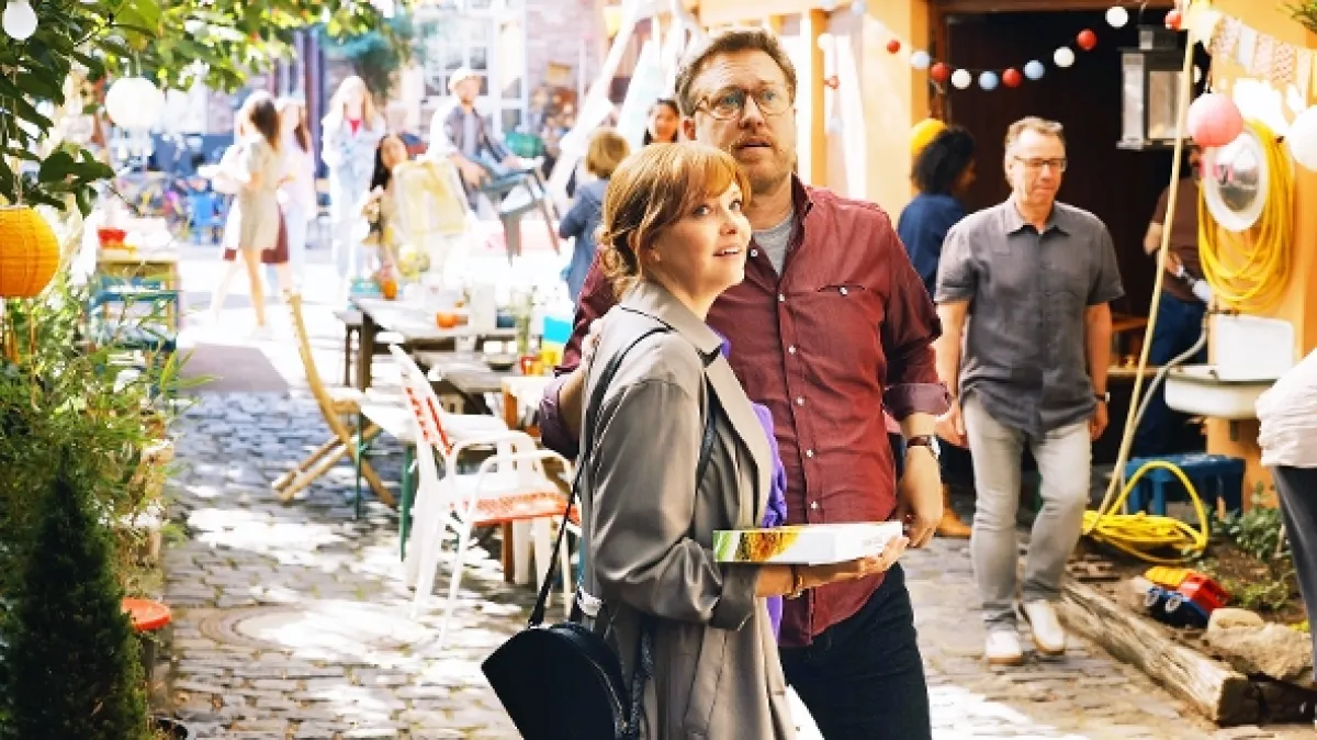 Dlouhý příběh ve zkratce (Long Story Short), 2024 - fotogaléria