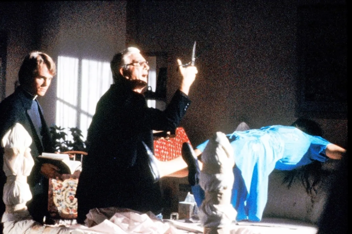 Bláznivý exorcista (Repossessed), 1990 - fotogaléria