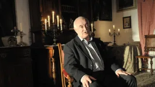 Okno do hřbitova