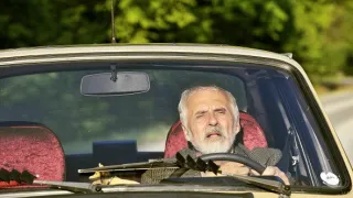 Okno do hřbitova