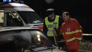 Okno do hřbitova