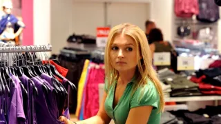 Okno do hřbitova