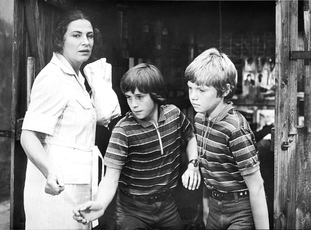 Neohlížej se, jde za námi kůň (NEOHLIZEJ SE, JDE ZA NAMI KUN), 1979 - fotogaléria