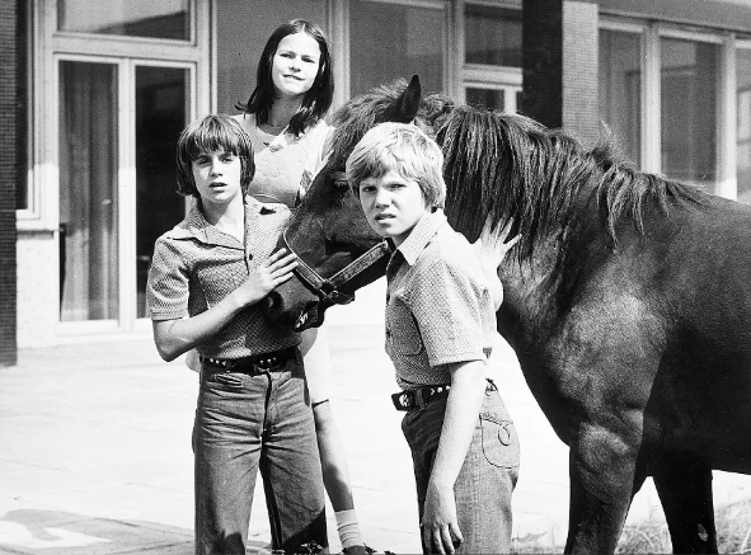 Neohlížej se, jde za námi kůň (NEOHLIZEJ SE, JDE ZA NAMI KUN), 1979 - fotogaléria