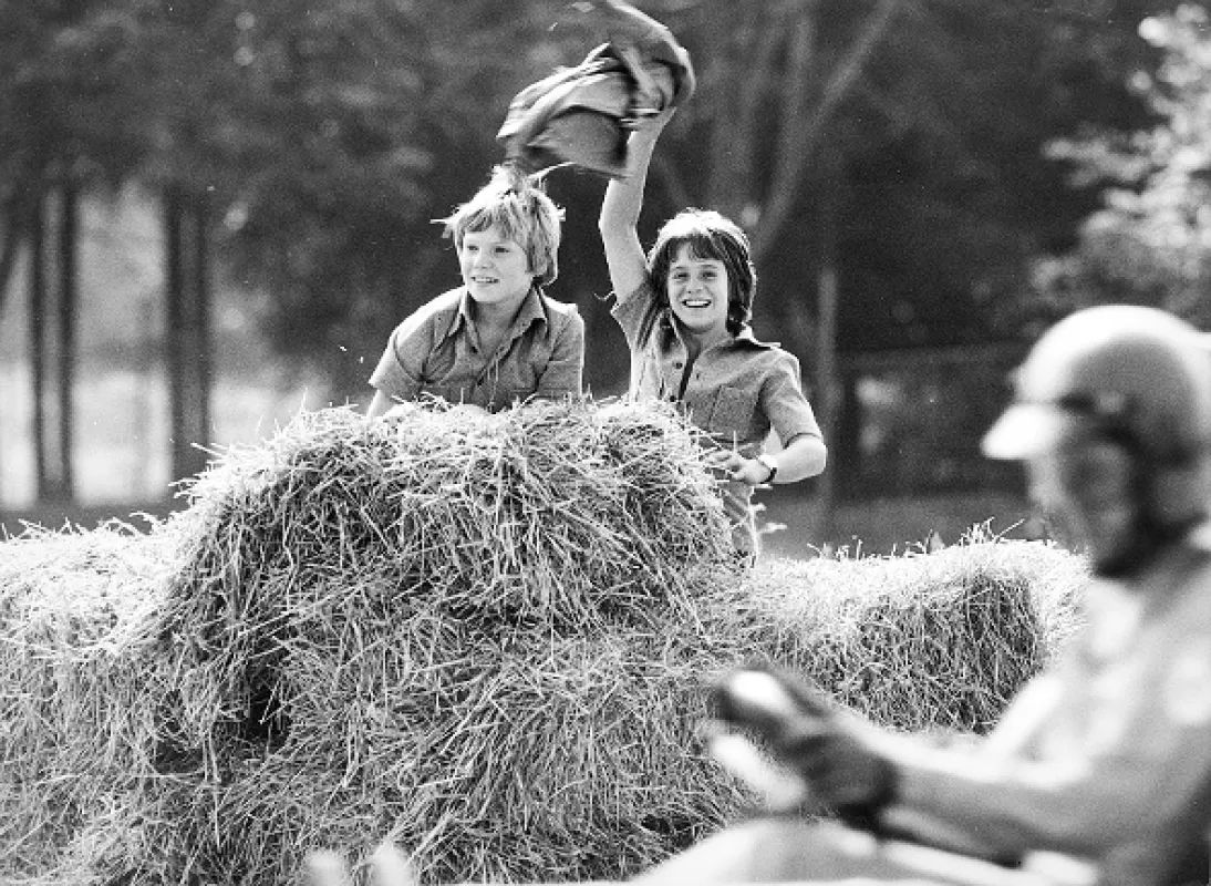 Neohlížej se, jde za námi kůň (NEOHLIZEJ SE, JDE ZA NAMI KUN), 1979 - fotogaléria