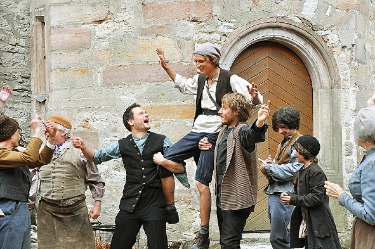 Zloduch s tromi zlatými vlasmi (Der Taufel mit den drei goldenen Haaren), 2013 - fotogaléria
