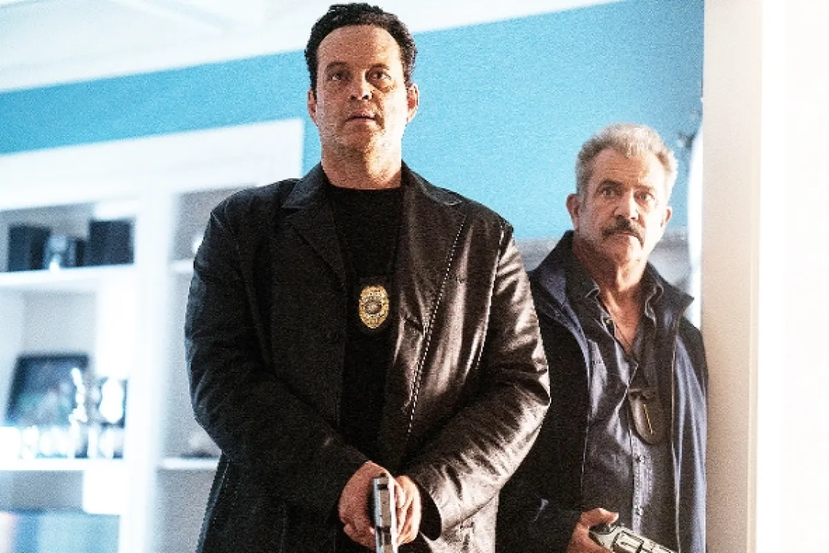 Na špatné straně (DRAGGED ACROSS CONCRETE), 2018 - fotogaléria