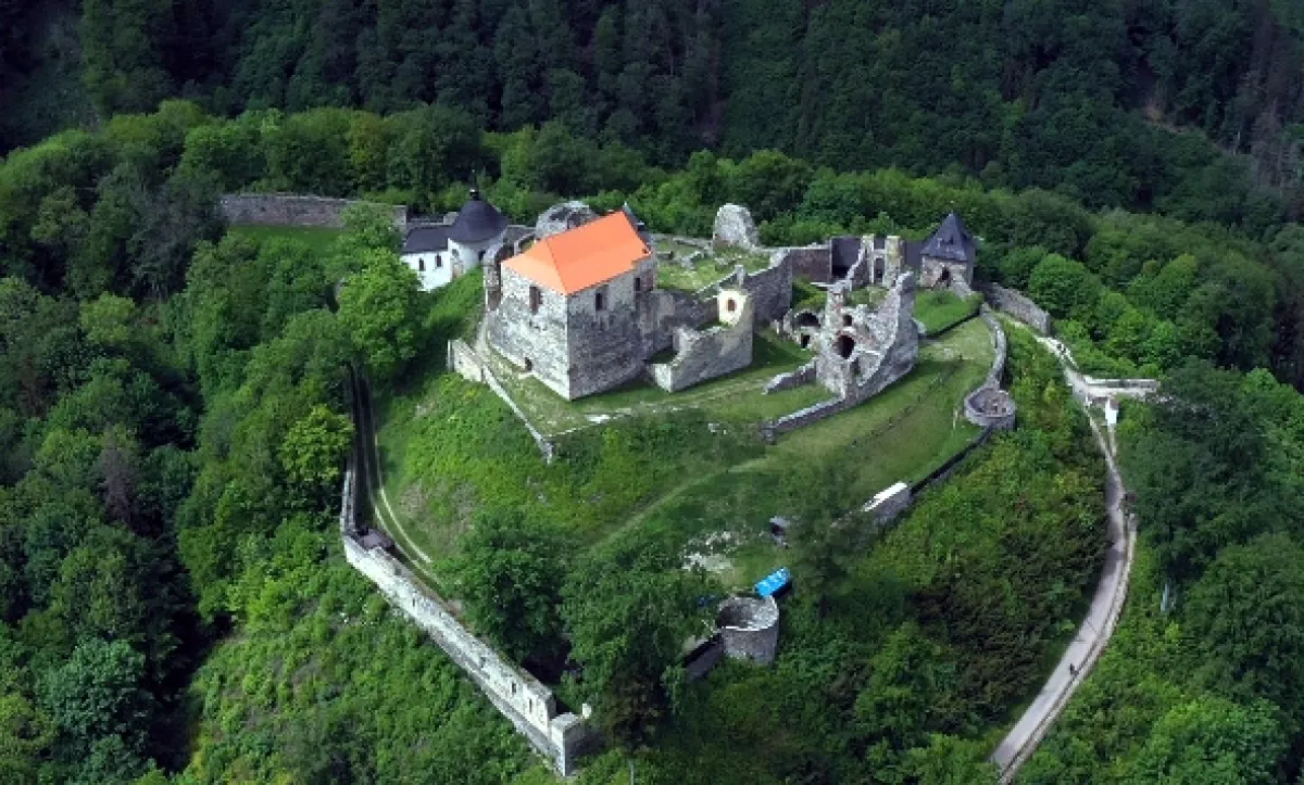 Krajinou príbehov českých hradov známych i neznámych - fotogaléria