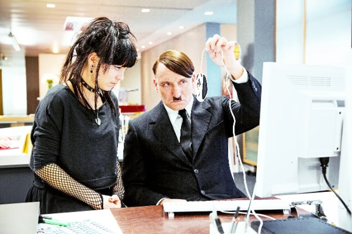 Už je tu zas (Er ist wieder da), 2015 - fotogaléria