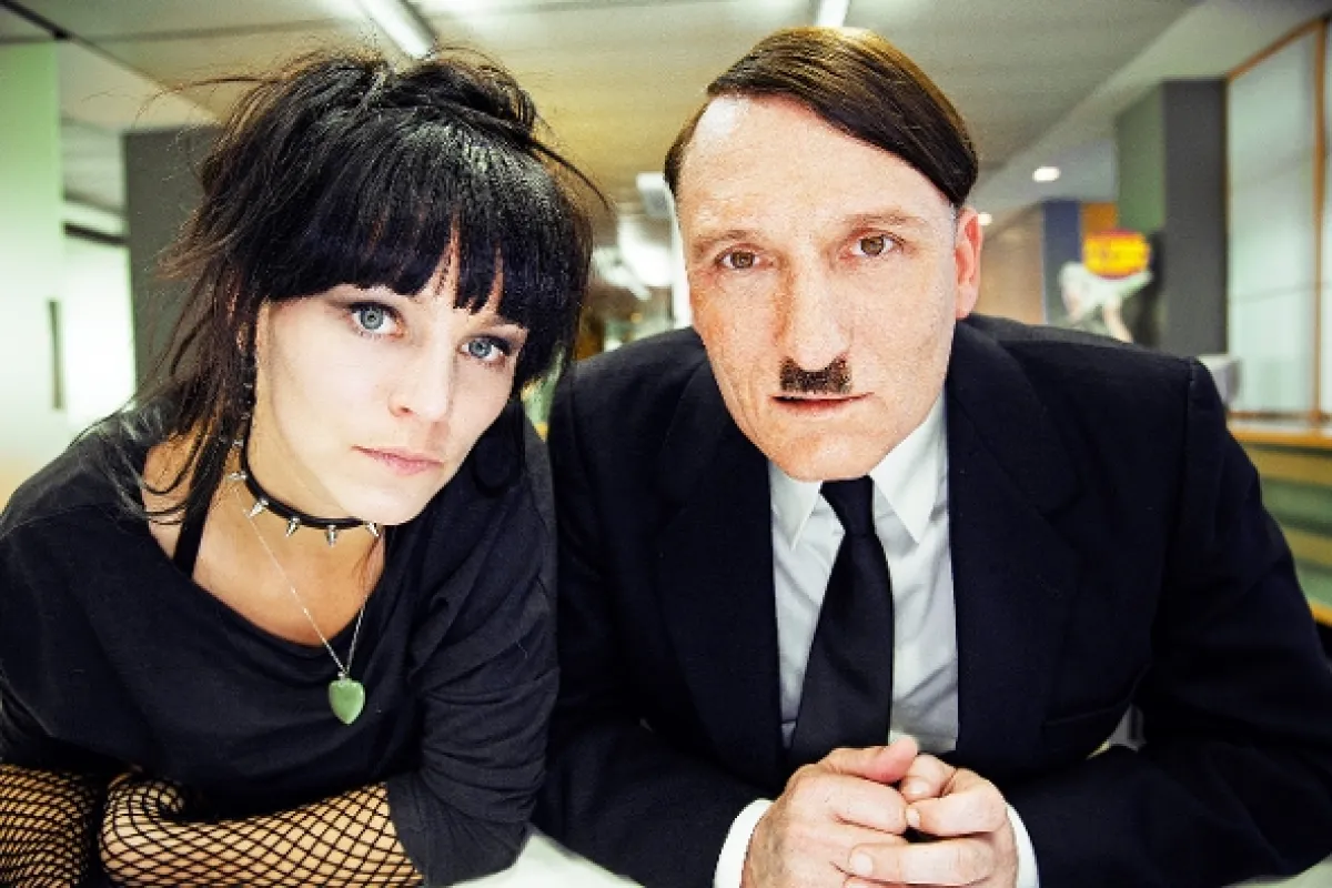 Už je tu zas (Er ist wieder da), 2015 - fotogaléria