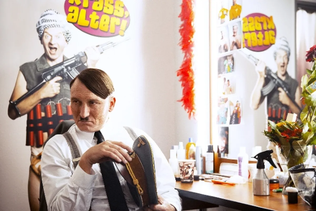 Už je tu zas (Er ist wieder da), 2015 - fotogaléria