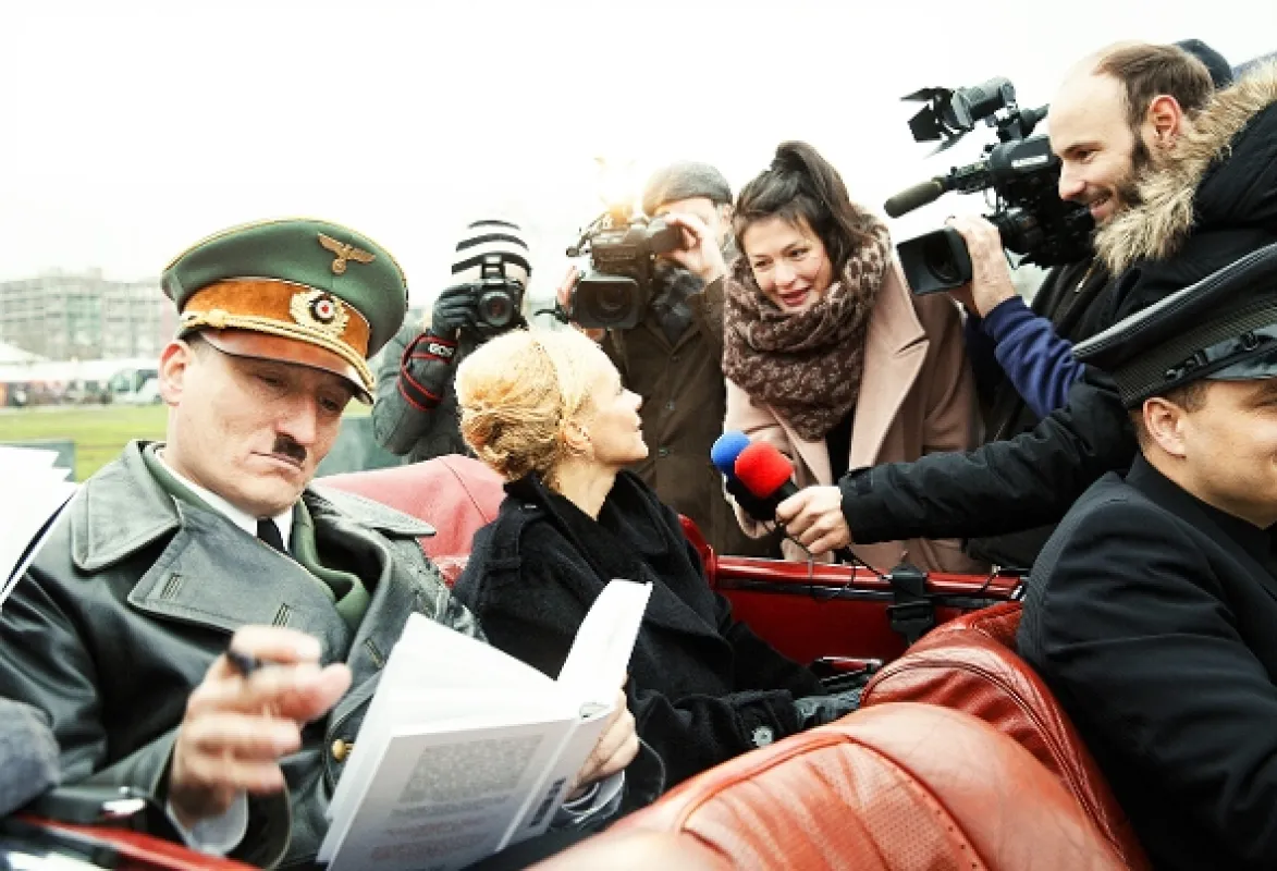 Už je tu zas (Er ist wieder da), 2015 - fotogaléria