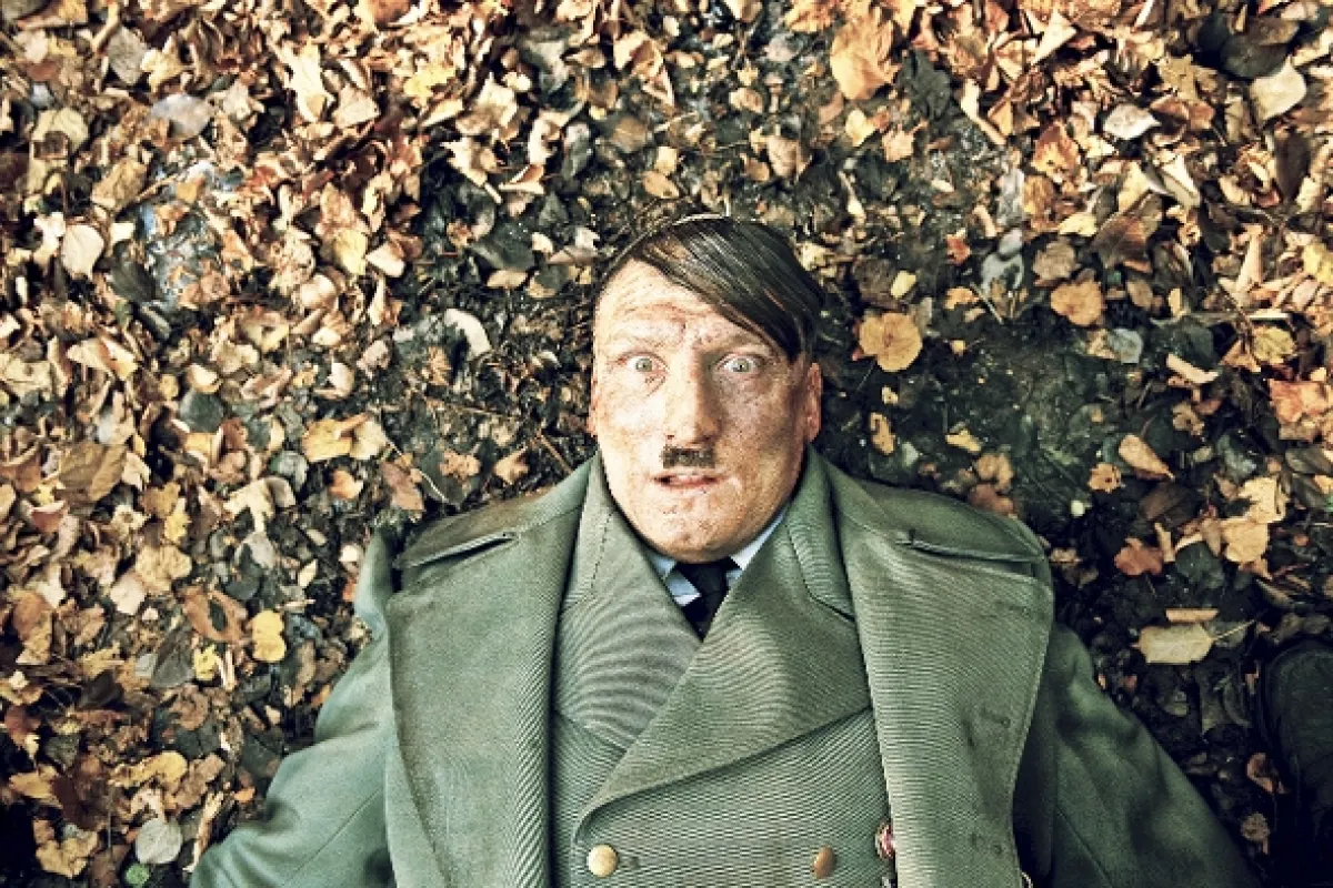 Už je tu zas (Er ist wieder da), 2015 - fotogaléria