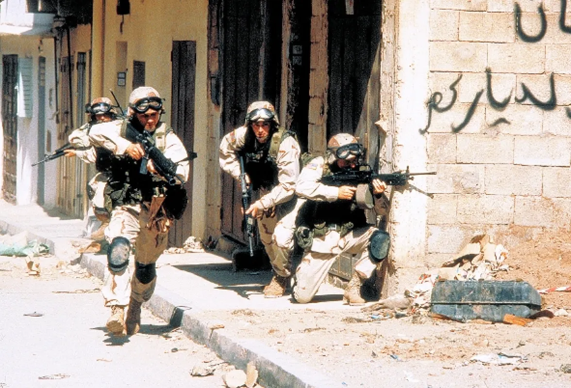 Černý jestřáb sestřelen (Black Hawk Down), 2001 - fotogaléria