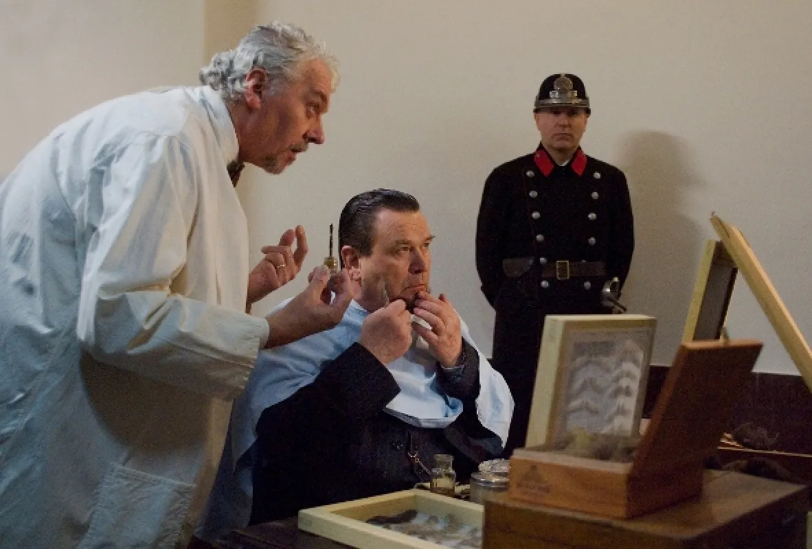 Muž a stín, 2007 - fotogaléria