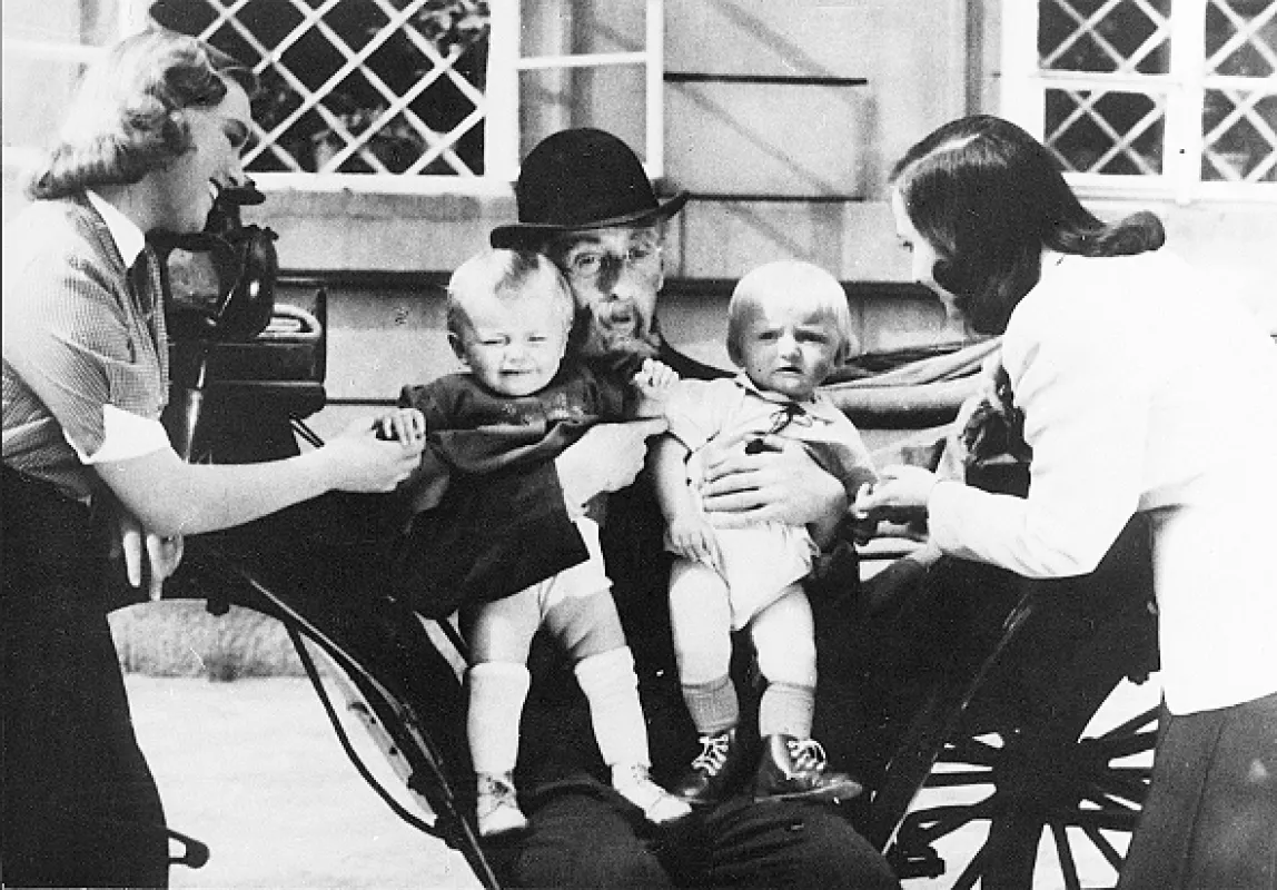 Karel a já, 1942 - fotogaléria