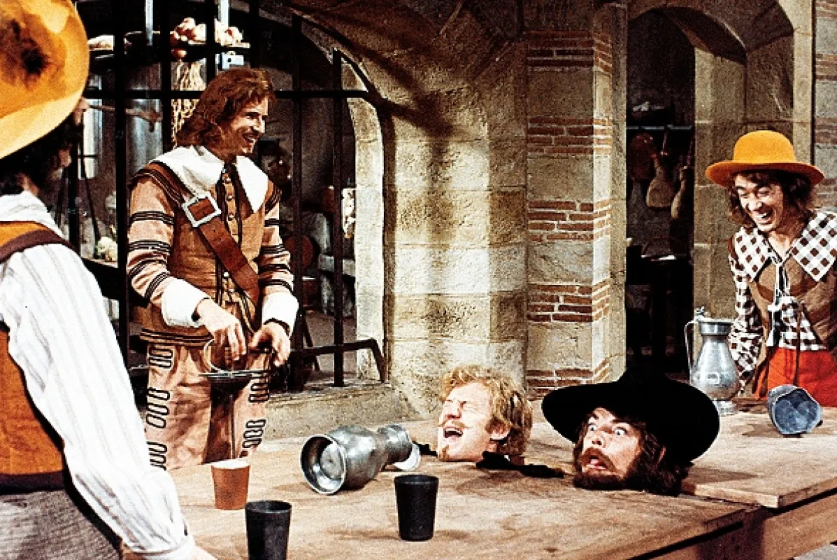 Čtyři sluhové a kardinál (Les Charlots en folie: Á nous quatre Cardinal!), 1974 - fotogaléria
