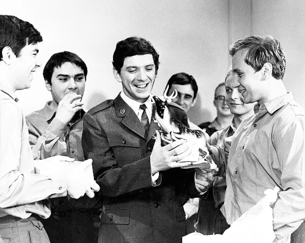 Dva muži hlásí příchod (DVA MUZI HLASI PRICHOD), 1975 - fotogaléria