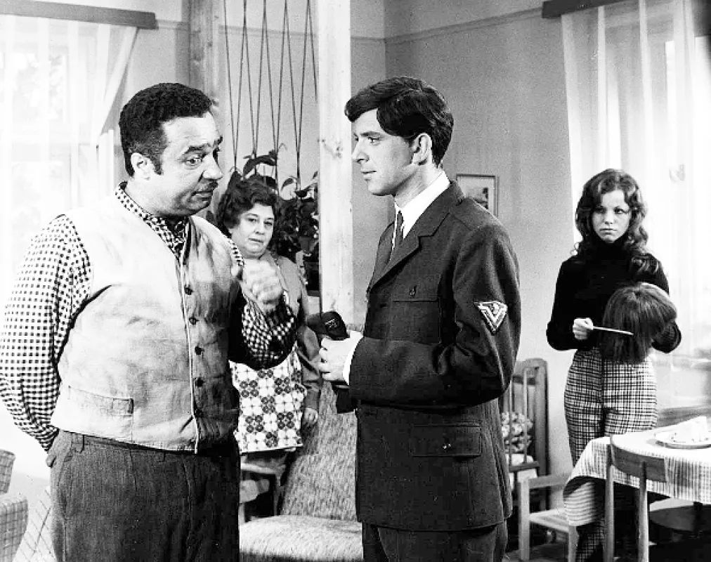 Dva muži hlásí příchod (DVA MUZI HLASI PRICHOD), 1975 - fotogaléria