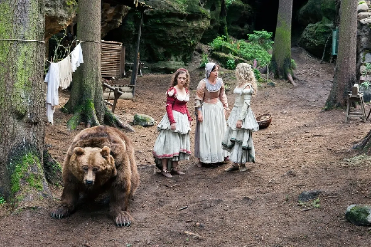 Snehuľka a Ruženka (Schneeweischen und Rosenrot), 2011 - fotogaléria
