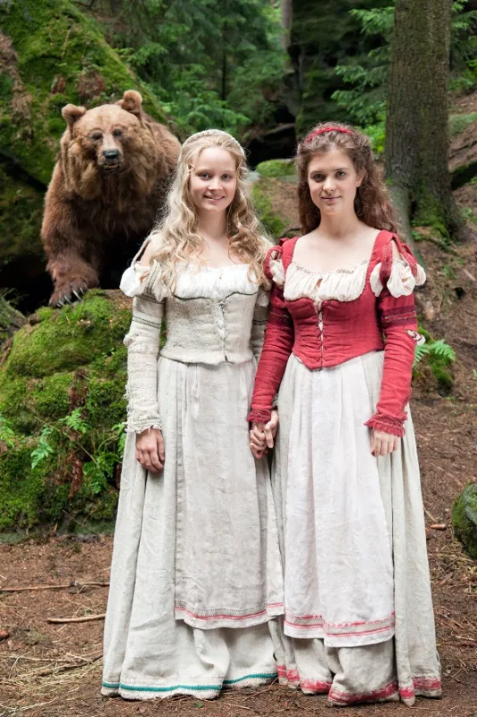 Snehuľka a Ruženka (Schneeweischen und Rosenrot), 2011 - fotogaléria