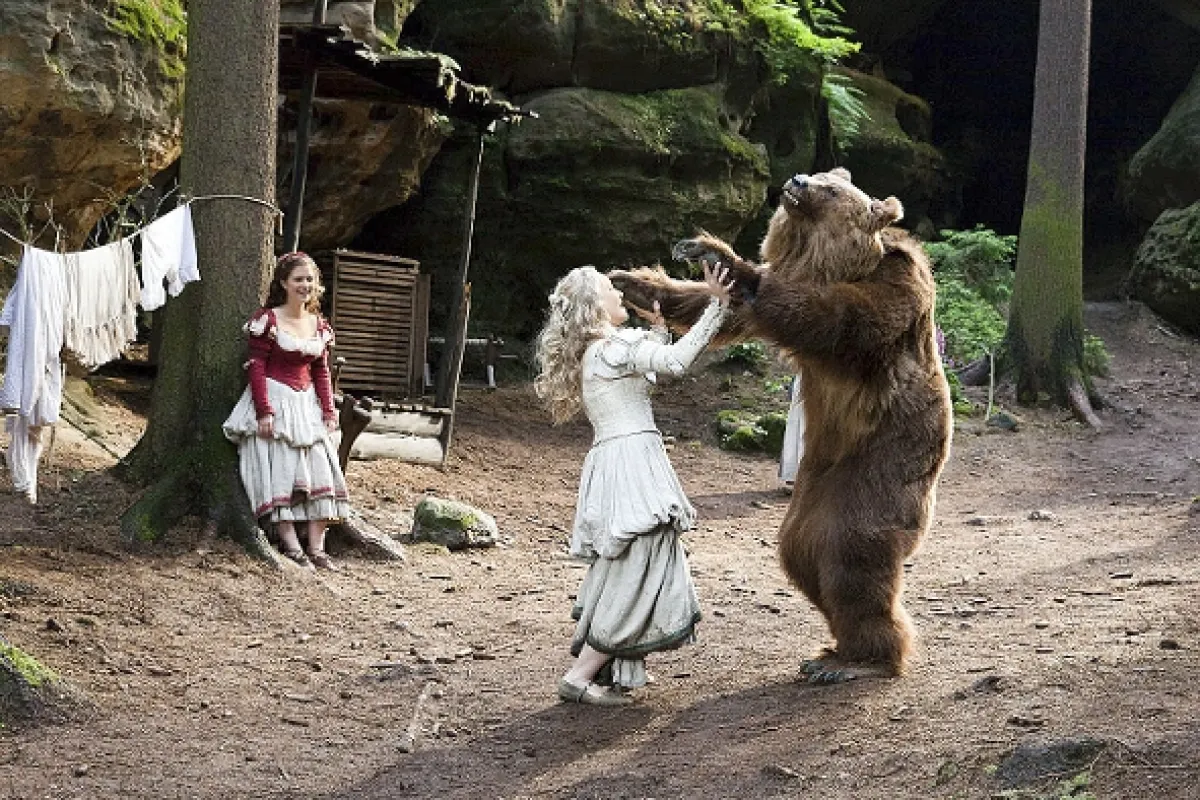 Sněženka a Růženka (Schneeweischen und Rosenrot), 2011 - fotogaléria