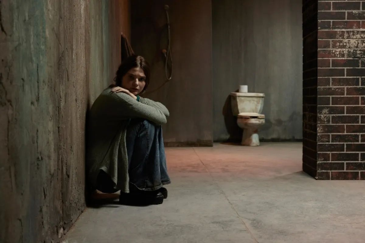 Dívka ve sklepě (Girl in the Basement), 2021 - fotogaléria