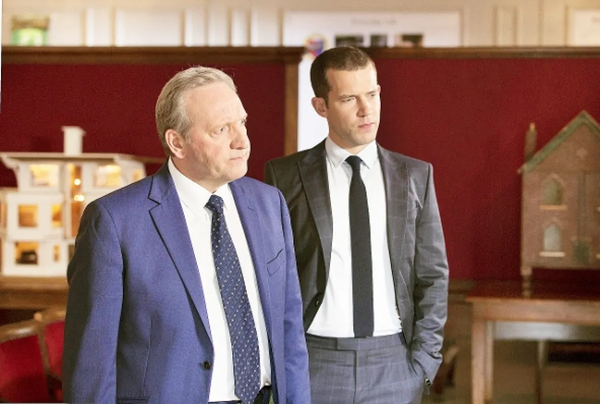 Vraždy v Midsomeri (Midsomer Murders XXI - The Sting of Death), 2019 - fotogaléria