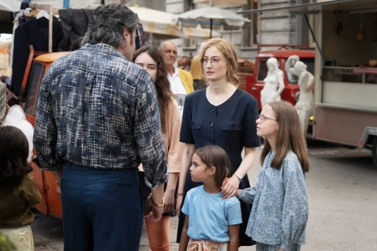 Geniální přítelkyně (My Brilliant Friend IV: The Disappearance), 2022 - fotogaléria