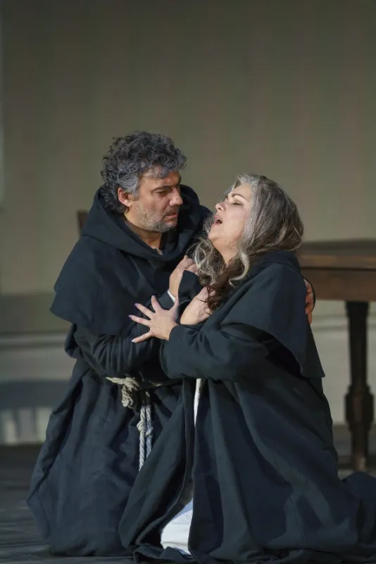 G. Verdi: Síla osudu - fotogaléria