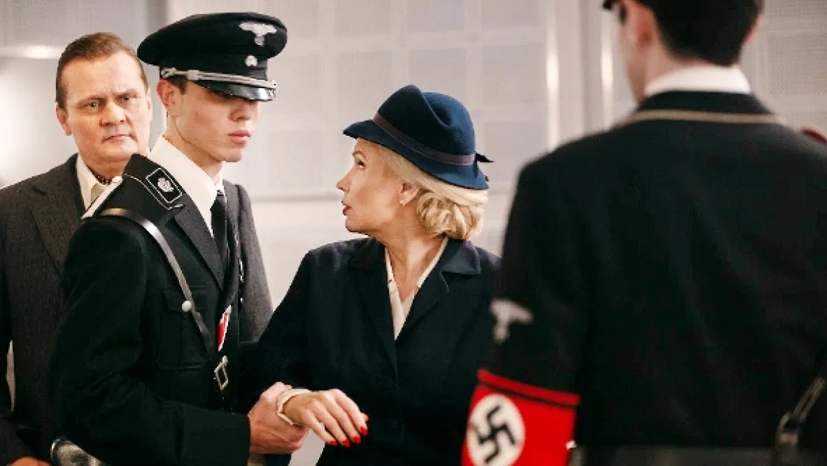 V pasti zrady (AXIS SALLY), 2020 - fotogaléria