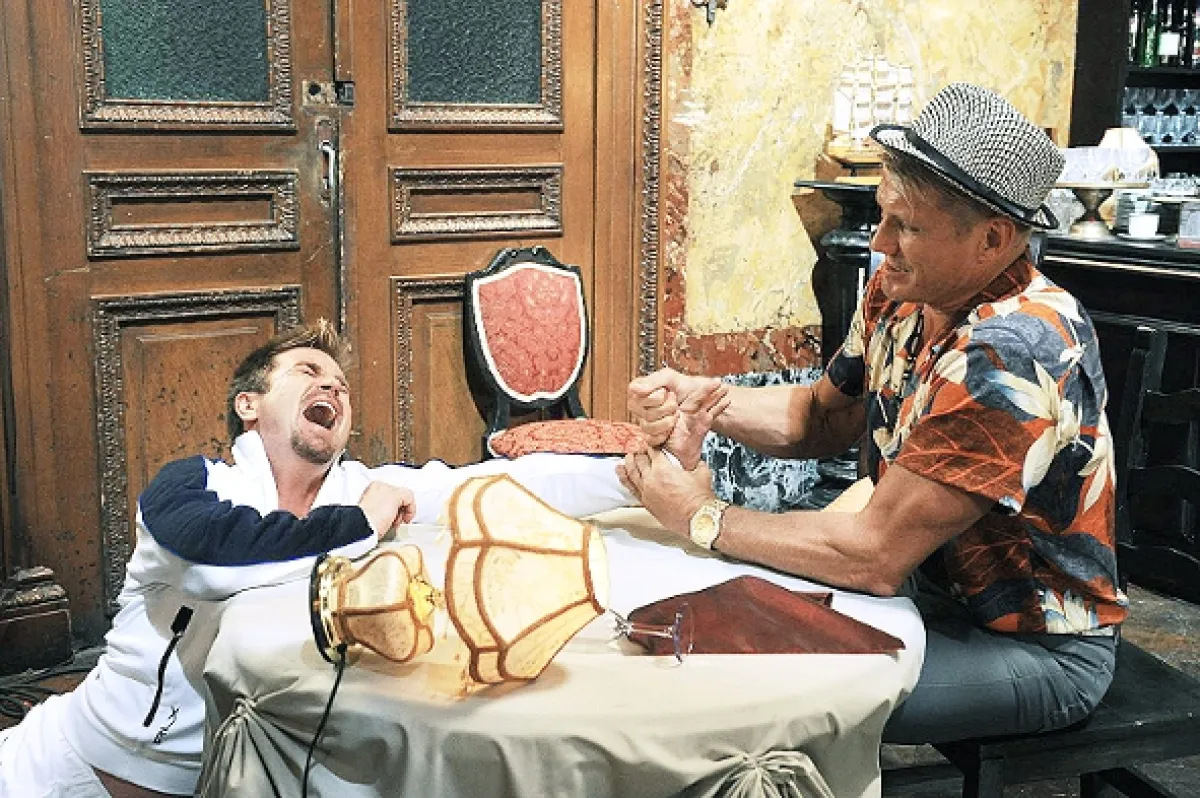 Hra pro jednoho (One In The Chamber), 2012 - fotogaléria