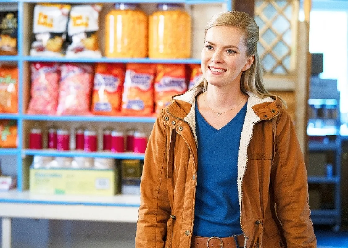 Obchod na vŕšku (Love at Daisy Hills), 2020 - fotogaléria