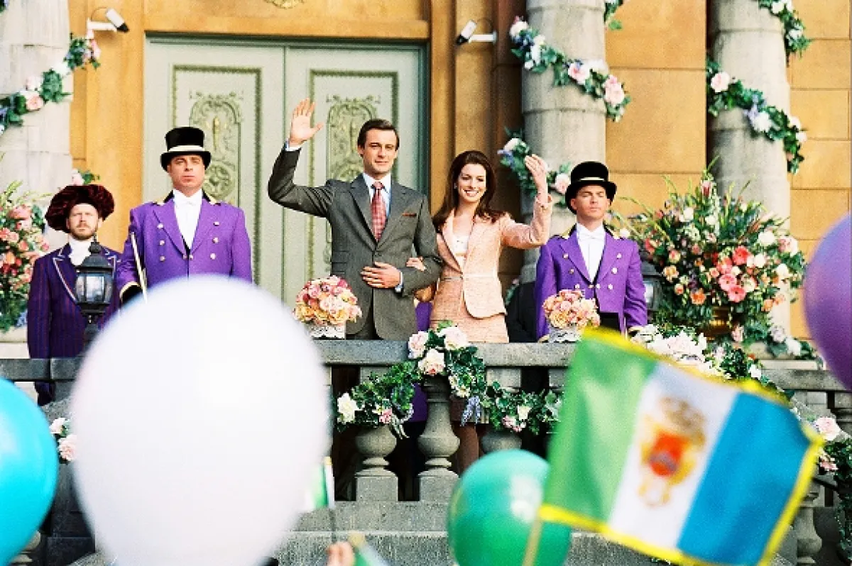 Deník princezny 2: Královské povinnosti (The Princess Diaries 2: Royal Engagement), 2004 - fotogaléria