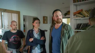 Modré tiene (2/4)