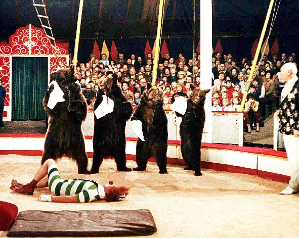 Šest medvědů s Cibulkou (Six Bears And A Clown), 1972 - fotogaléria