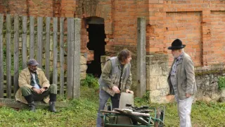 Okno do hřbitova