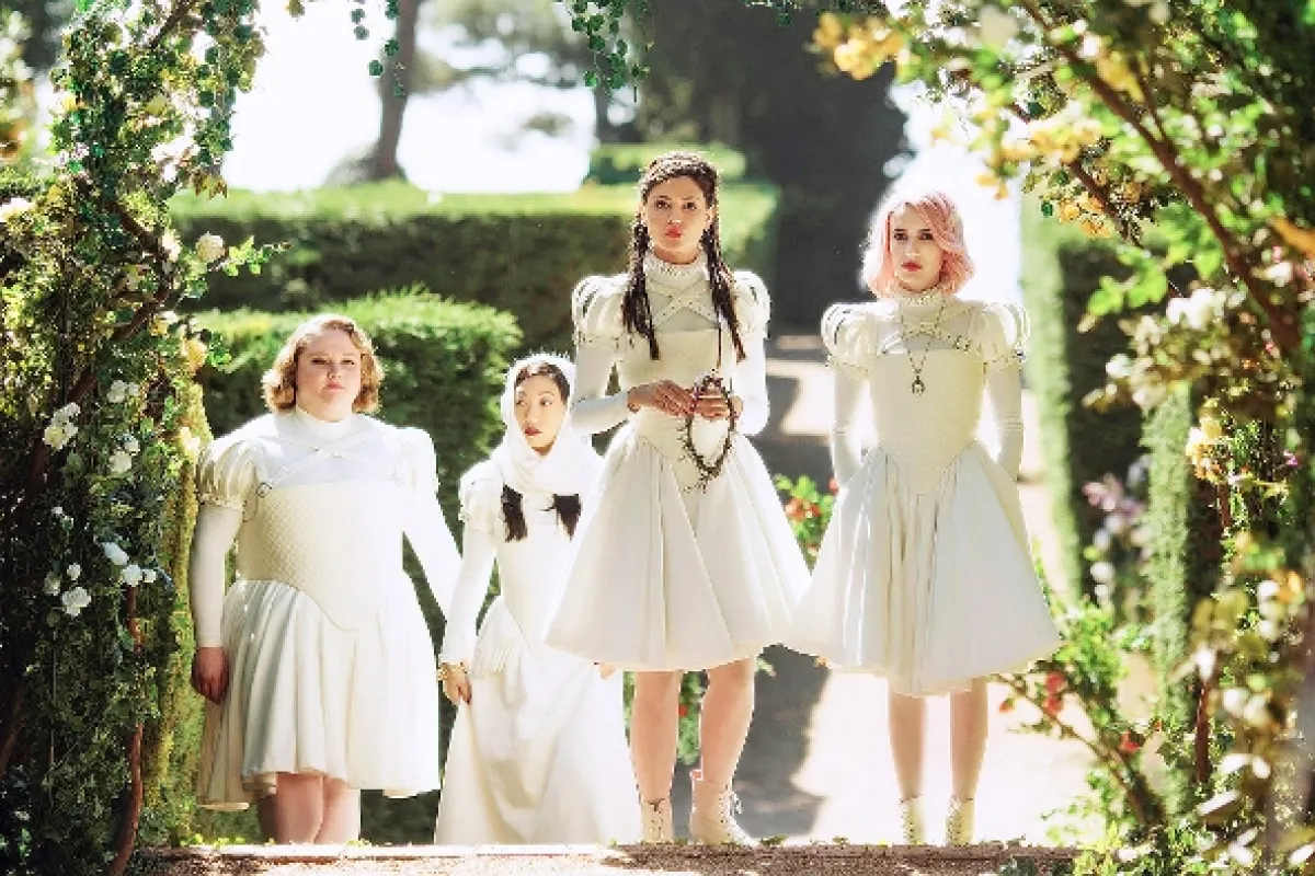 Paradise Hills, 2019 - fotogaléria