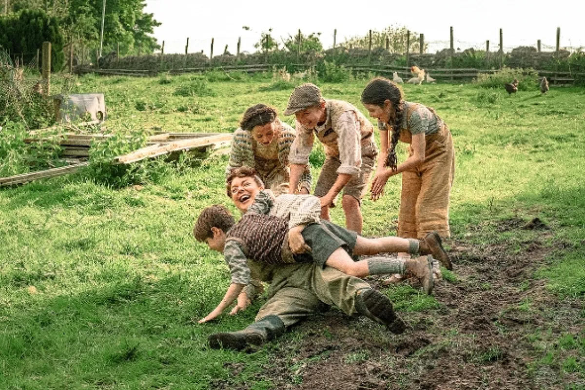 Vlak do bezpečí (The Railway Children Return), 2022 - fotogaléria