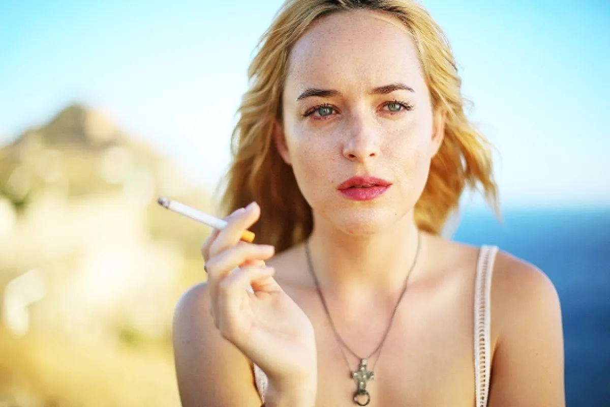 Oslnení slnkom (A BIGGER SPLASH), 2015 - fotogaléria