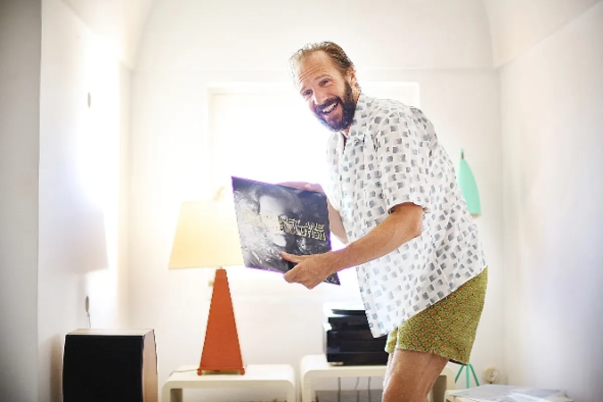 Oslnení slnkom (A BIGGER SPLASH), 2015 - fotogaléria